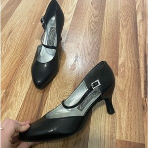 Ballroom dancing shoes with glitter buckle